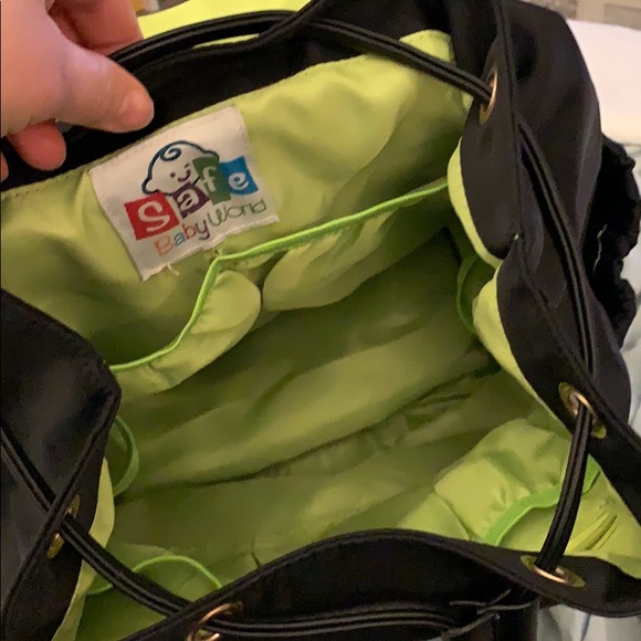 EUC💋Safe Baby World black backpack 4w/lips $20💋 - Picture 3 of 5